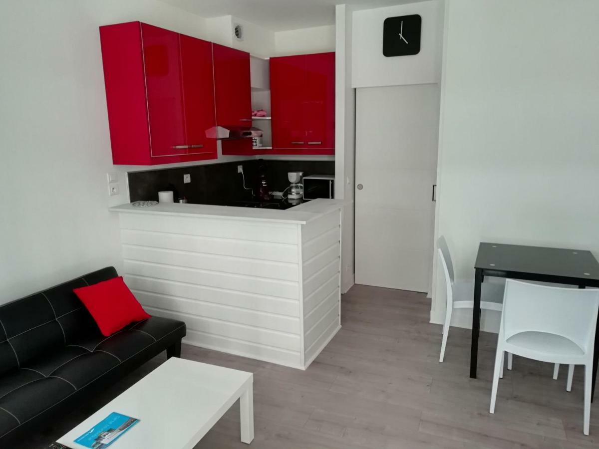 De La Place Apartment *