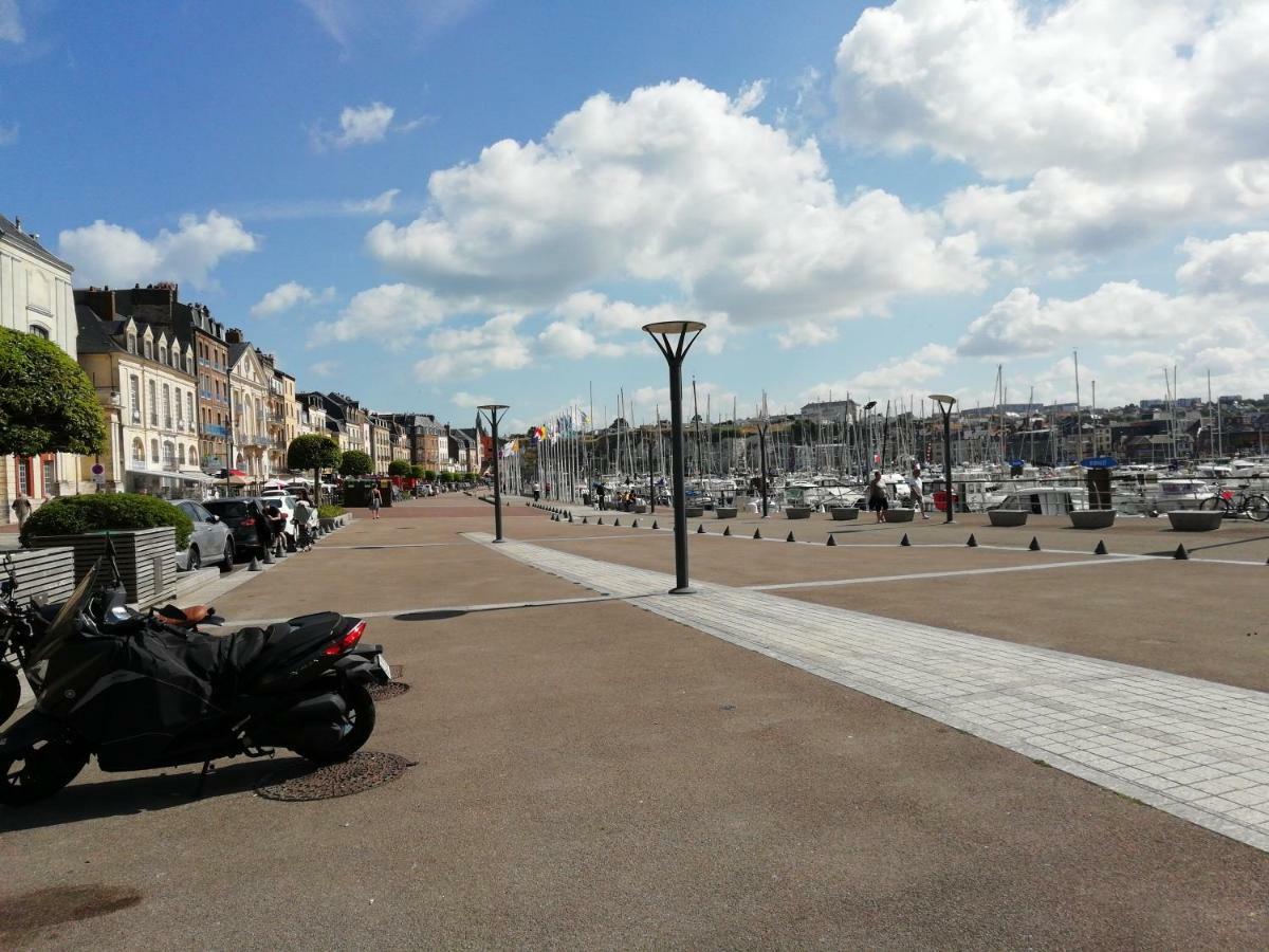 De La Place *